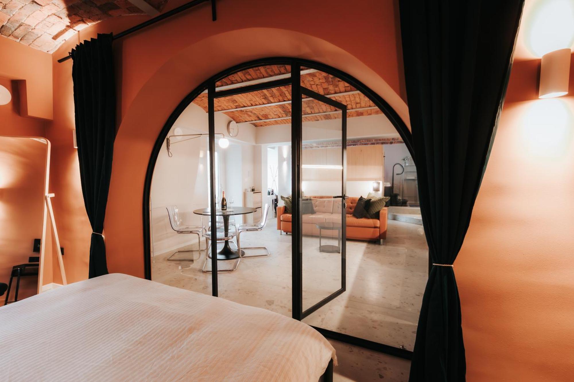 Luxury Apartment *